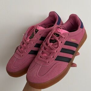 Indoor gazelle pink woman’s